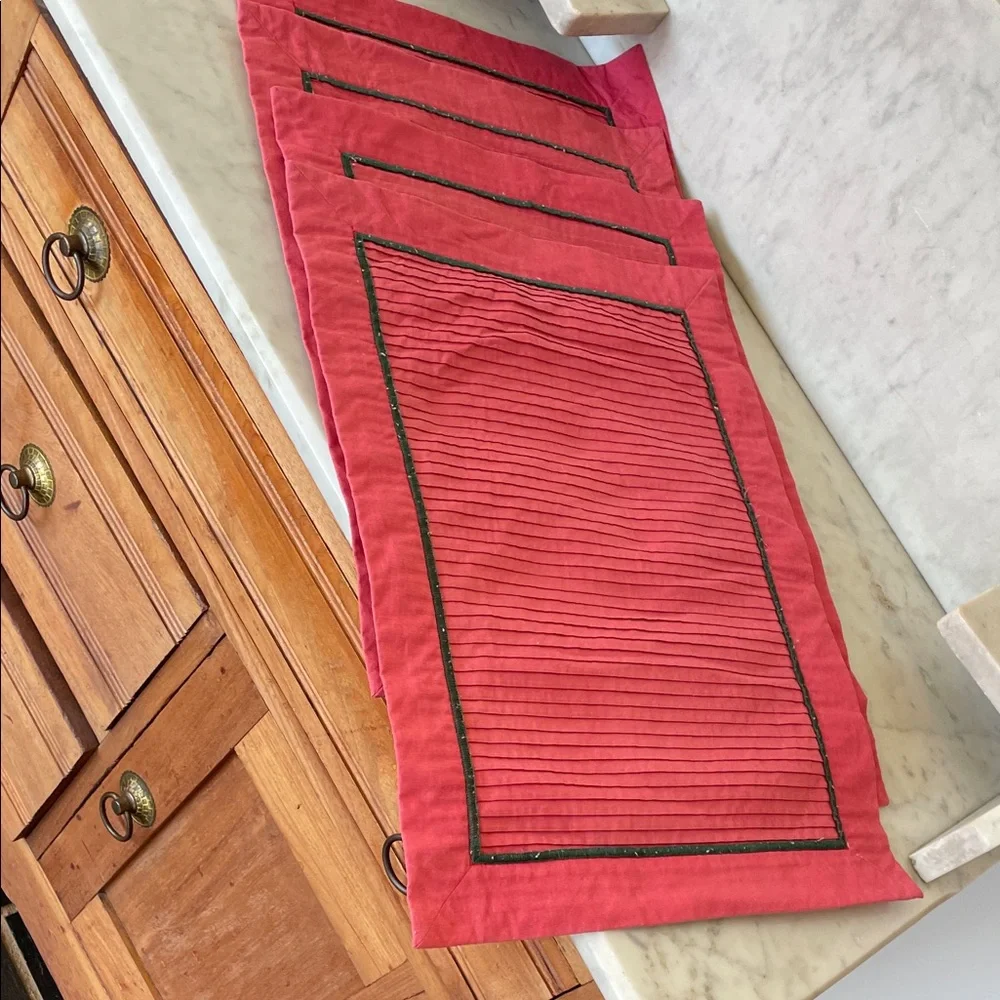 VINTAGE Red and Green Table Placemats (4)